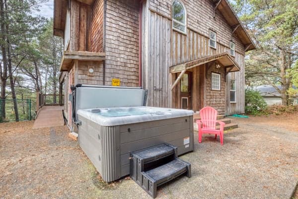 Hot Tub- Back Yard